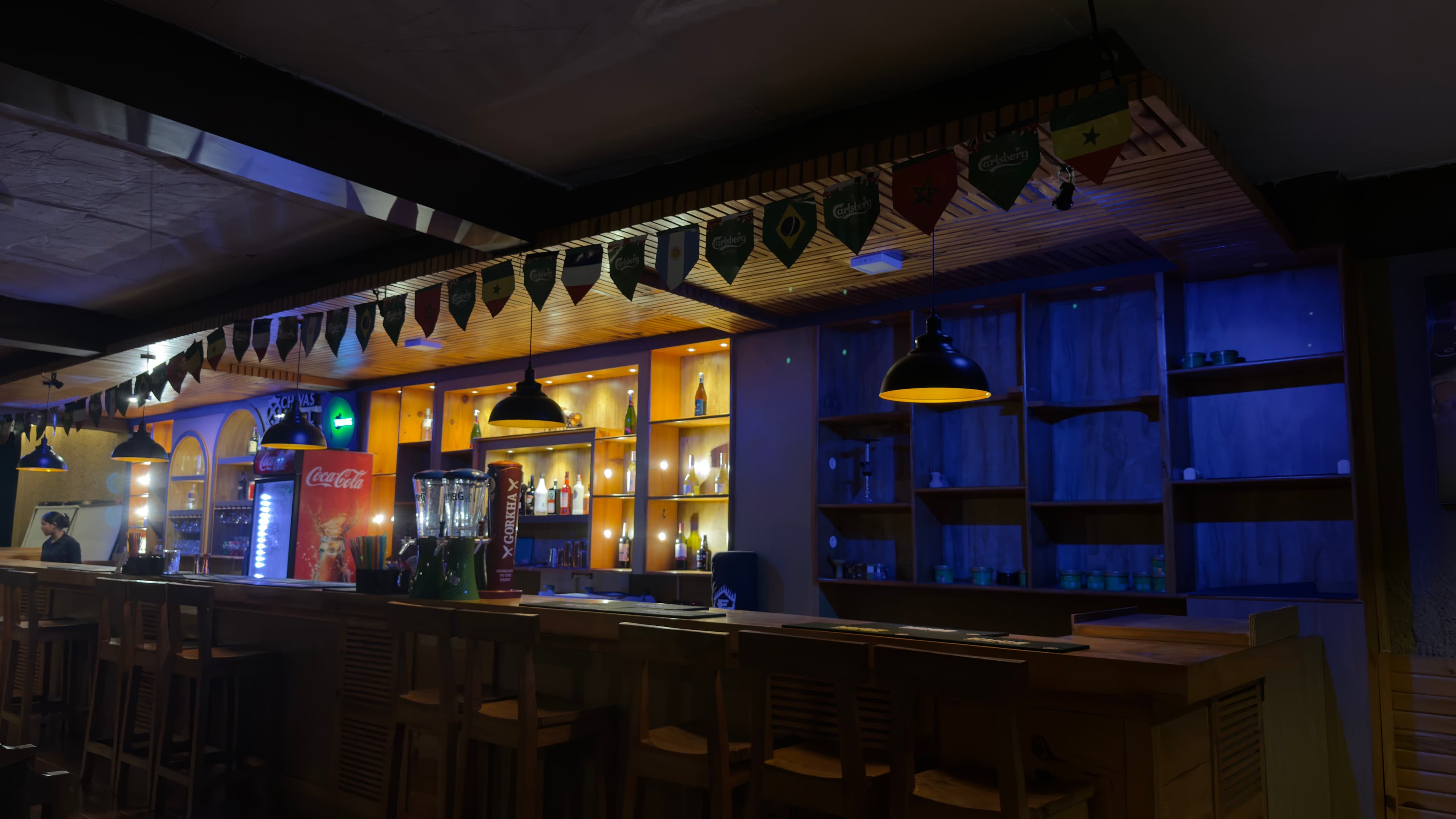 The length of the timber bar beneath pendant lights